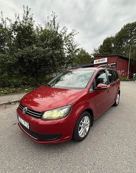 Volkswagen Touran 2011 photo 2