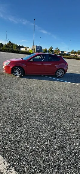 Alfa Romeo Giulietta 2011 photo 2