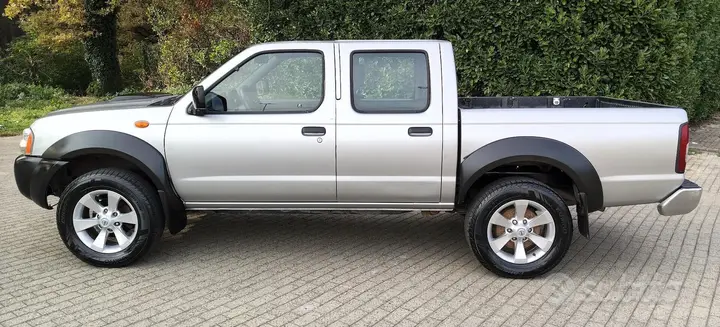 Nissan Navara 2009 photo 2