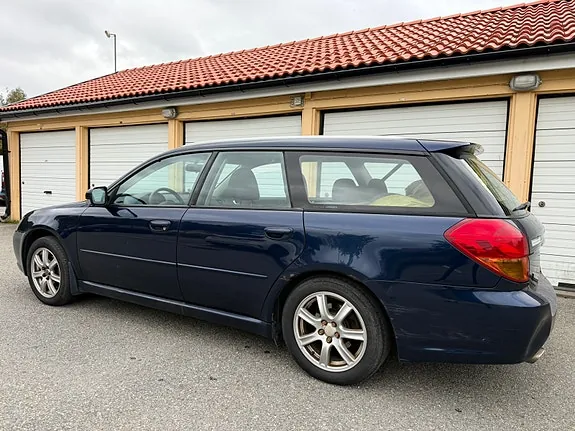 Subaru Legacy 2005 photo 2
