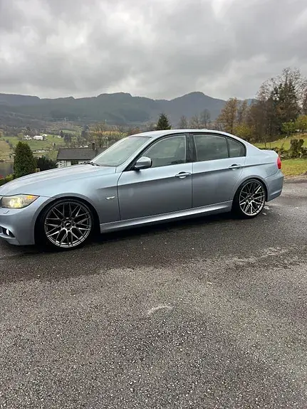 BMW 318D 2008 photo 2