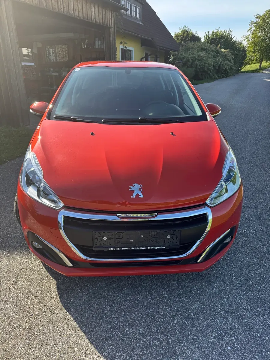 Peugeot 208 2018 photo 3