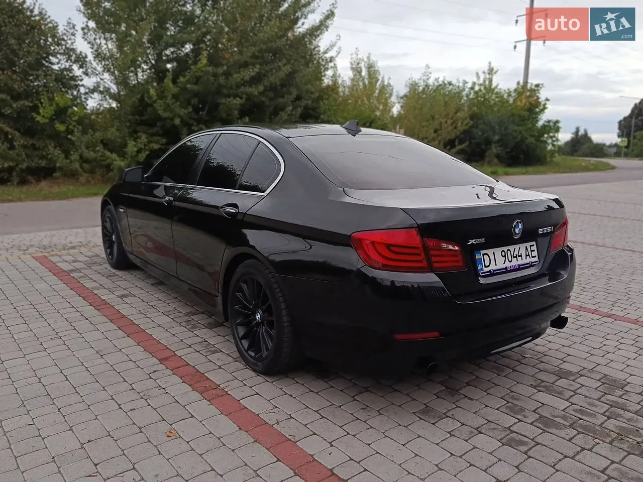 BMW 5 Series 2010 photo 2