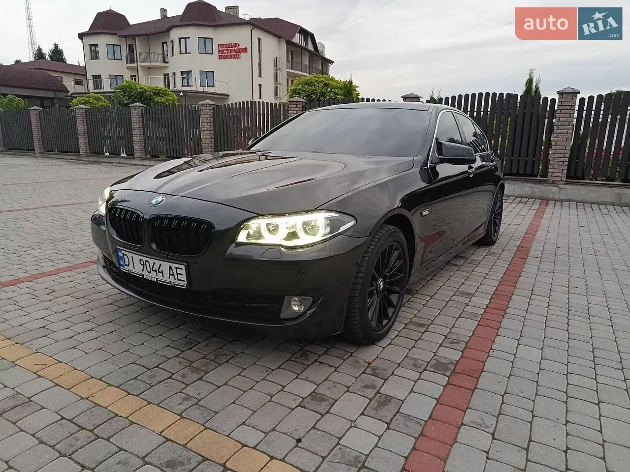 BMW 5 Series 2010 photo 3