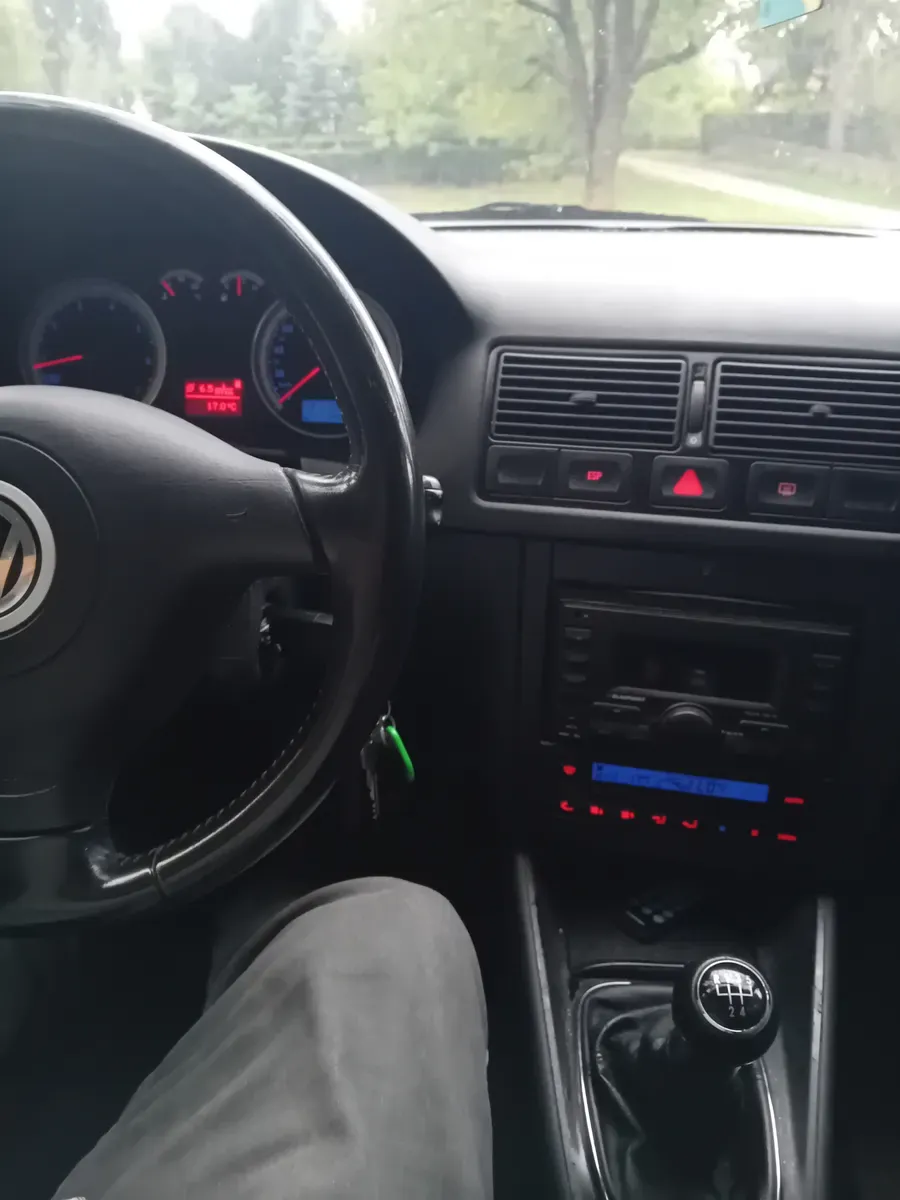 Volkswagen Golf 2002 photo 2