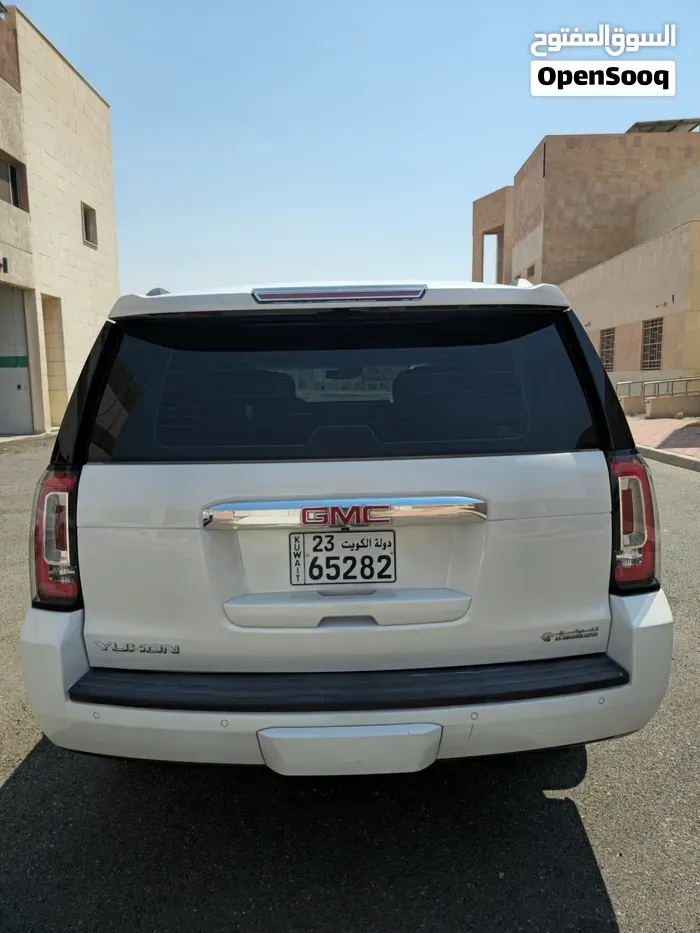 GMC Yukon 2018 photo 2