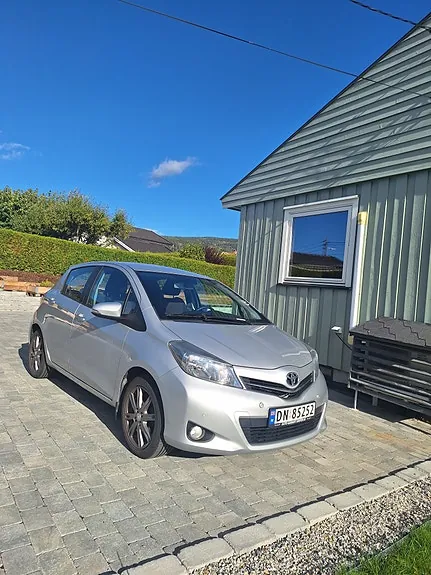 Toyota Yaris 2012 photo 3