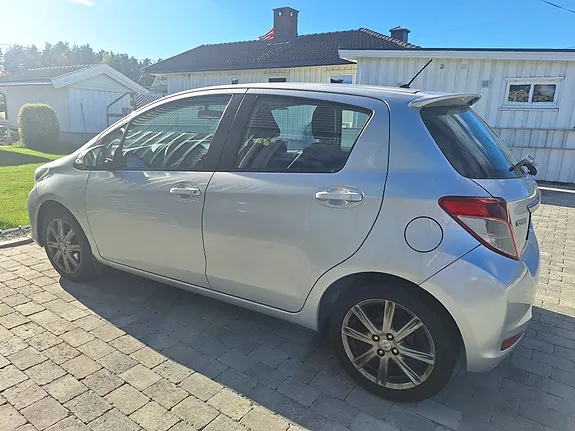 Toyota Yaris 2012 photo 5
