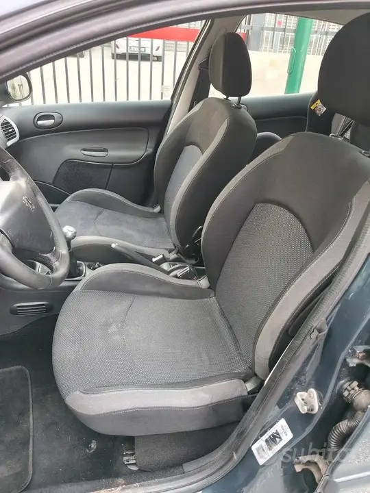 Peugeot 206 2010 photo 5