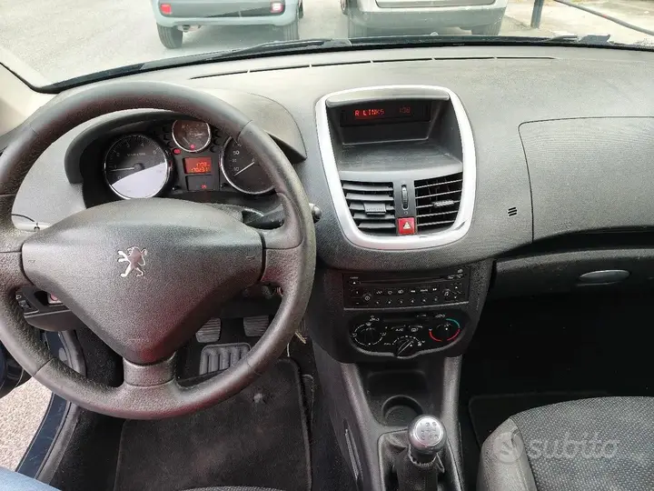 Peugeot 206 2010 photo 2