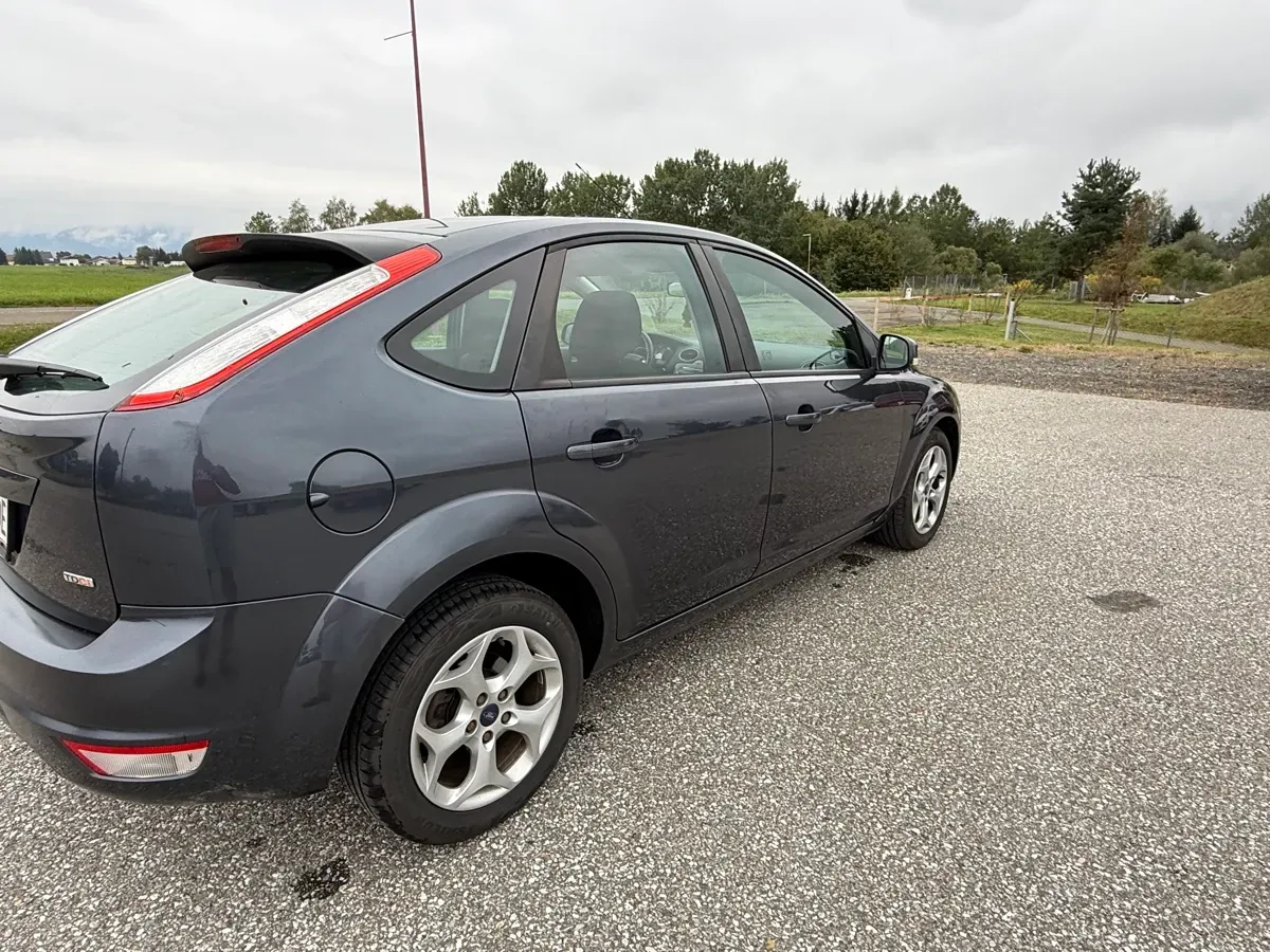 Ford Focus 2009 photo 3