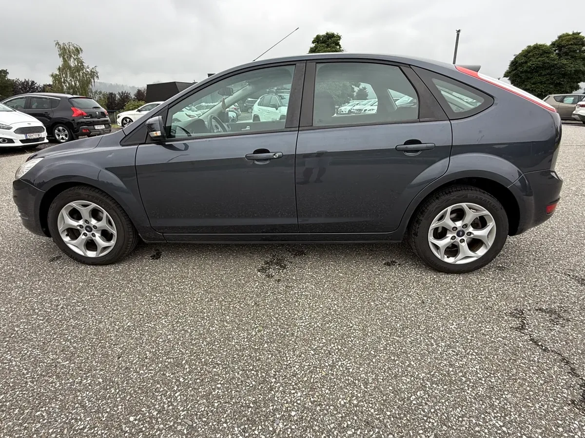 Ford Focus 2009 photo 2