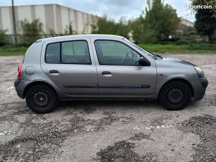 Renault Clio 2003 photo 4