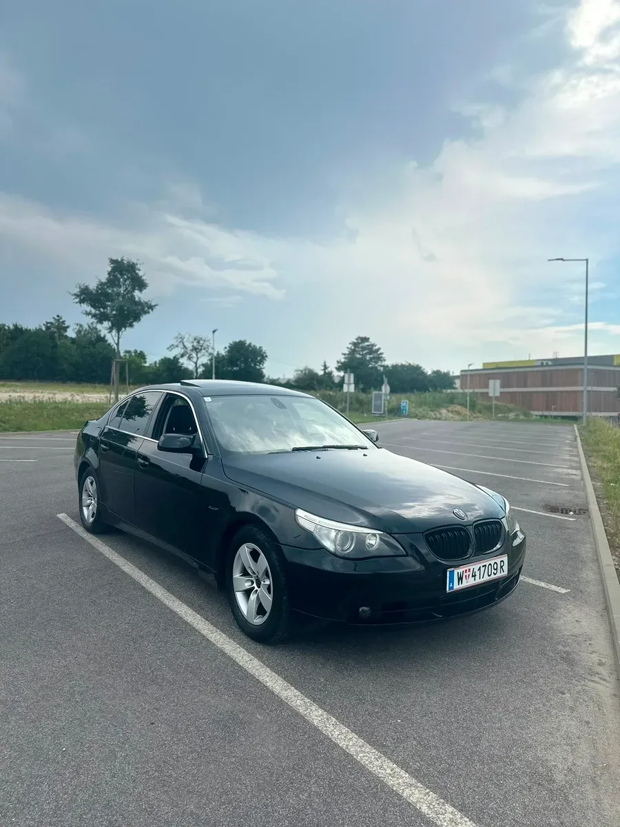 BMW 5 Series 2005 photo 2