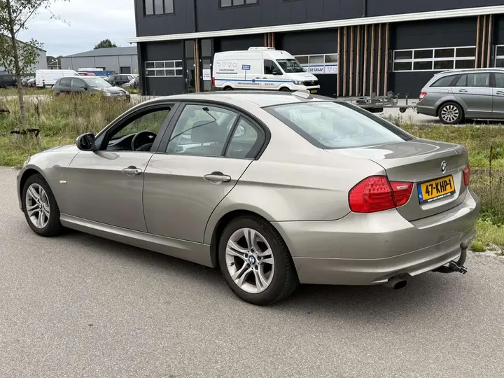 BMW 318I 2009 photo 3