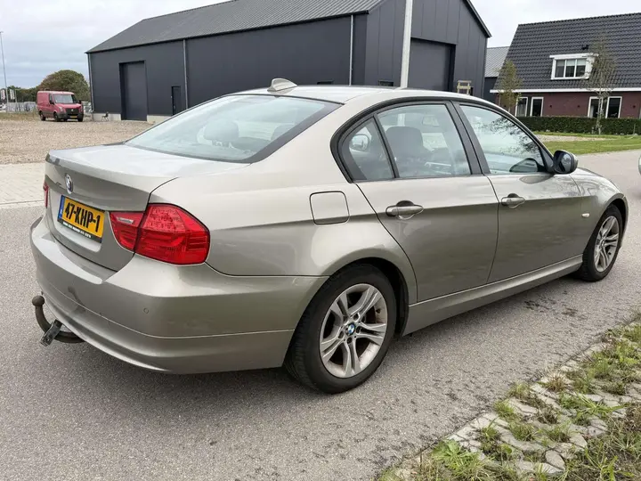 BMW 318I 2009 photo 4