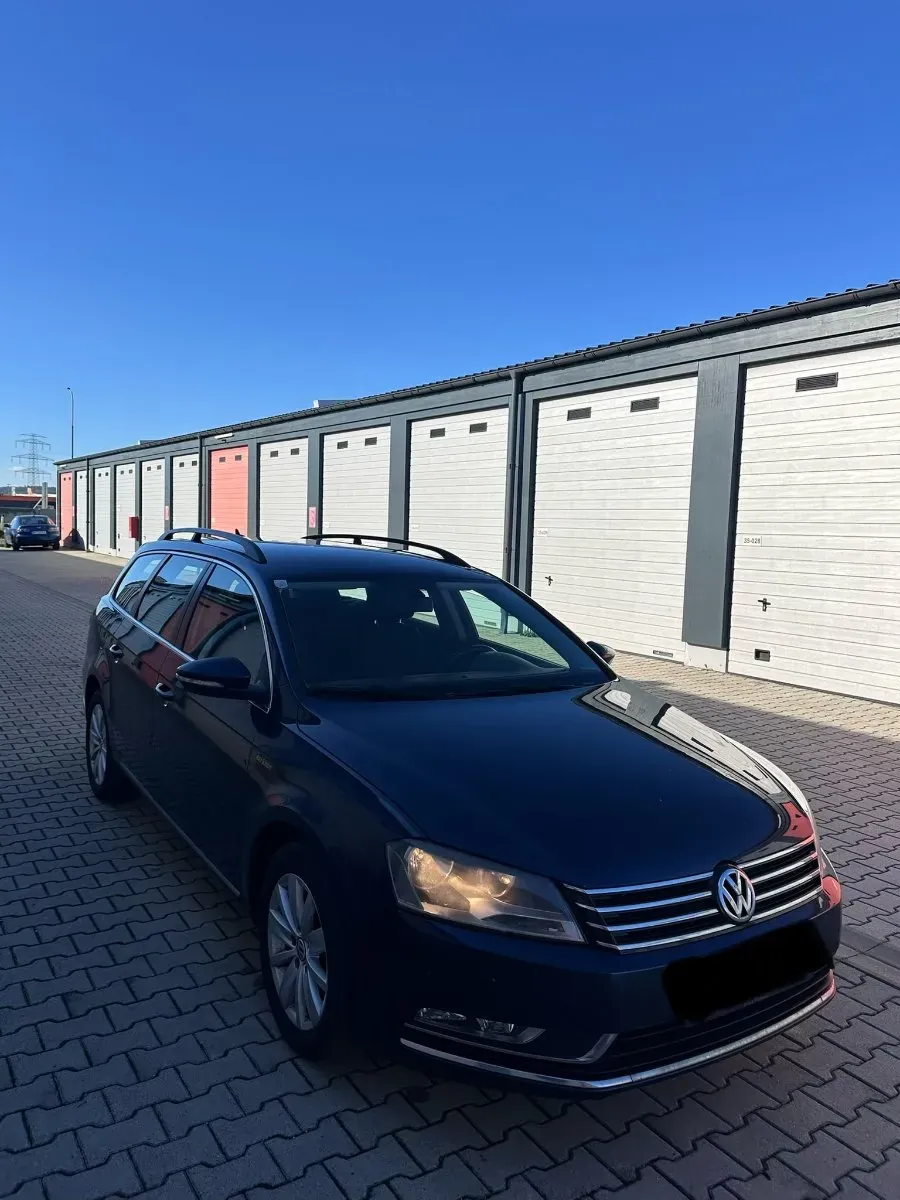 Volkswagen Passat 2011 photo 2