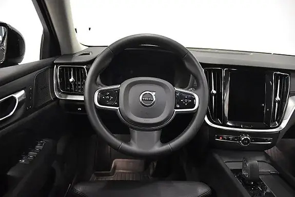 Volvo V60 2023 photo 2