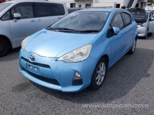 Toyota Aqua G 2012 photo 2