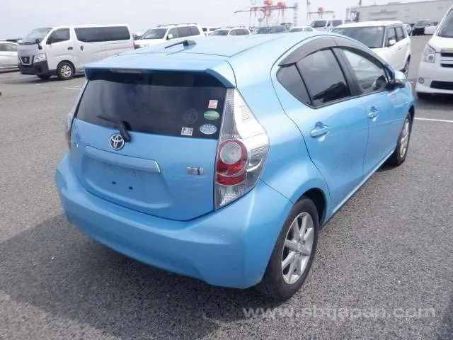 Toyota Aqua G 2012 photo 4