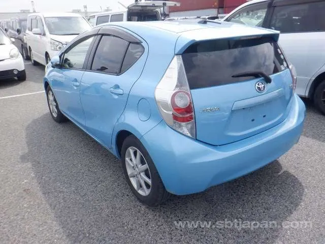 Toyota Aqua G 2012 photo 3