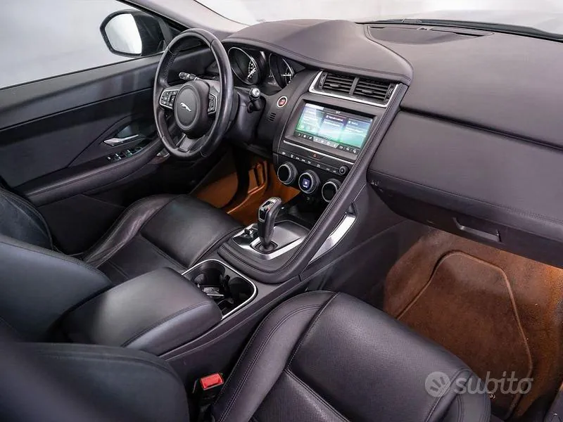 Jaguar E-Pace 2018 photo 5