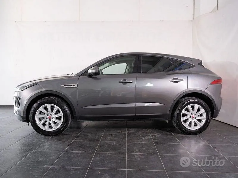 Jaguar E-Pace 2018 photo 2