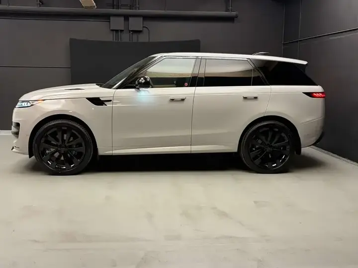 Land Rover Range Rover Sport 2026 photo 3
