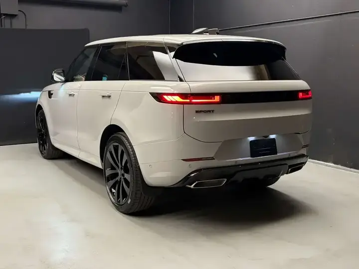 Land Rover Range Rover Sport 2026 photo 4