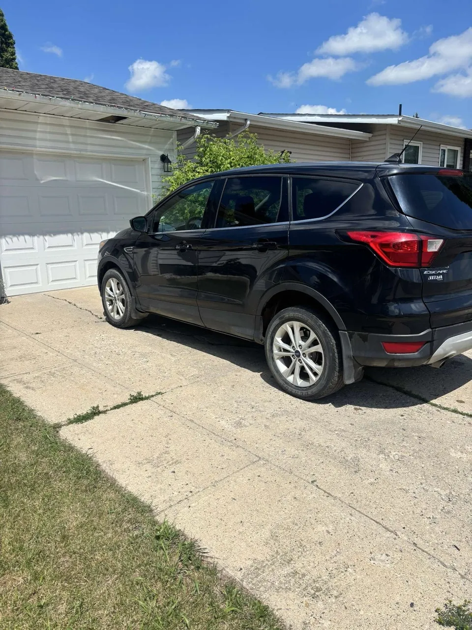 Ford Escape 2019 photo 2