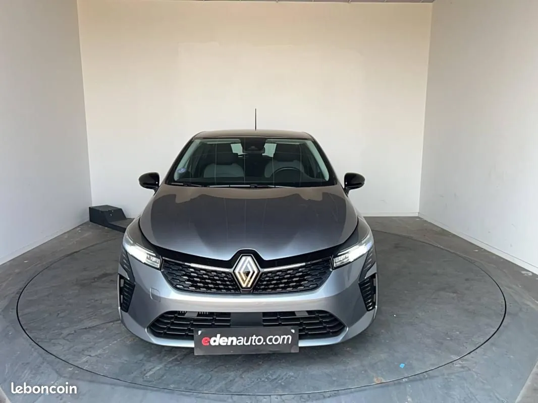 Renault Clio 2024 photo 2