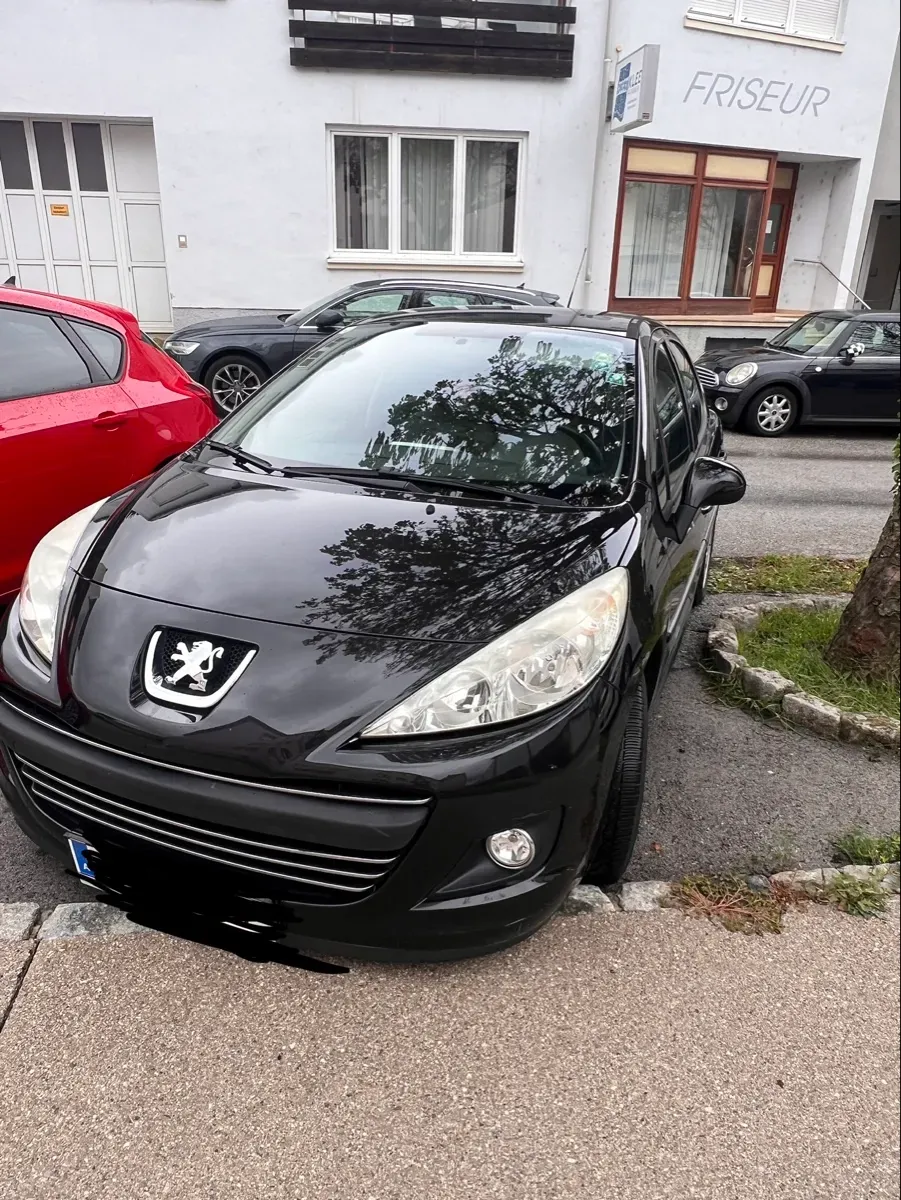Peugeot 207 2010 photo 2