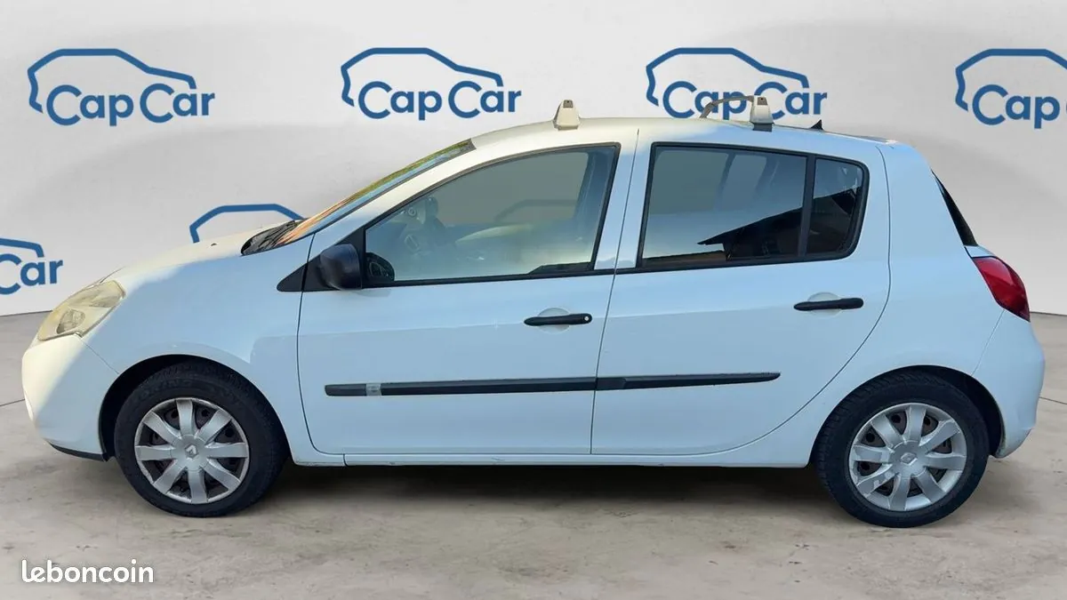 Renault Clio 2012 photo 2