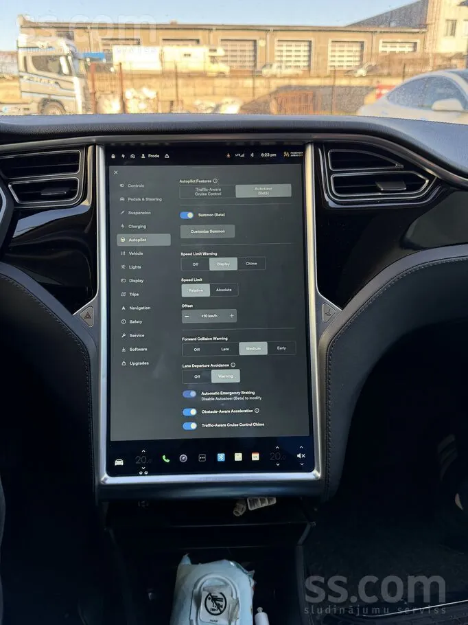 Tesla Model S 2015 photo 4