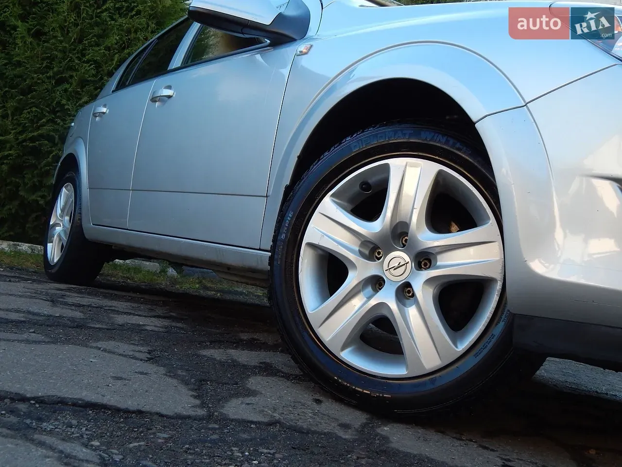 Opel Astra 2010 photo 5