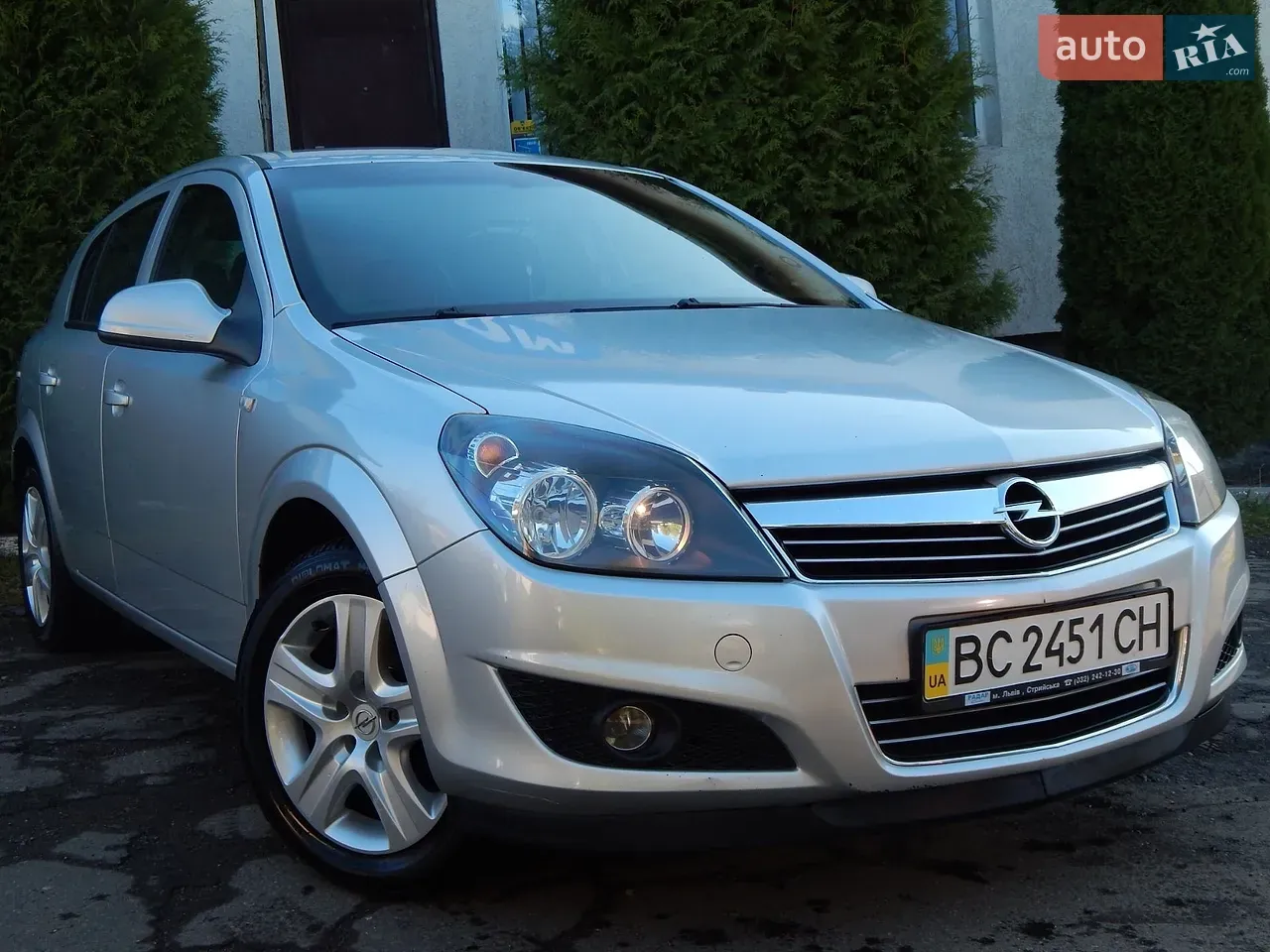 Opel Astra 2010 photo 2