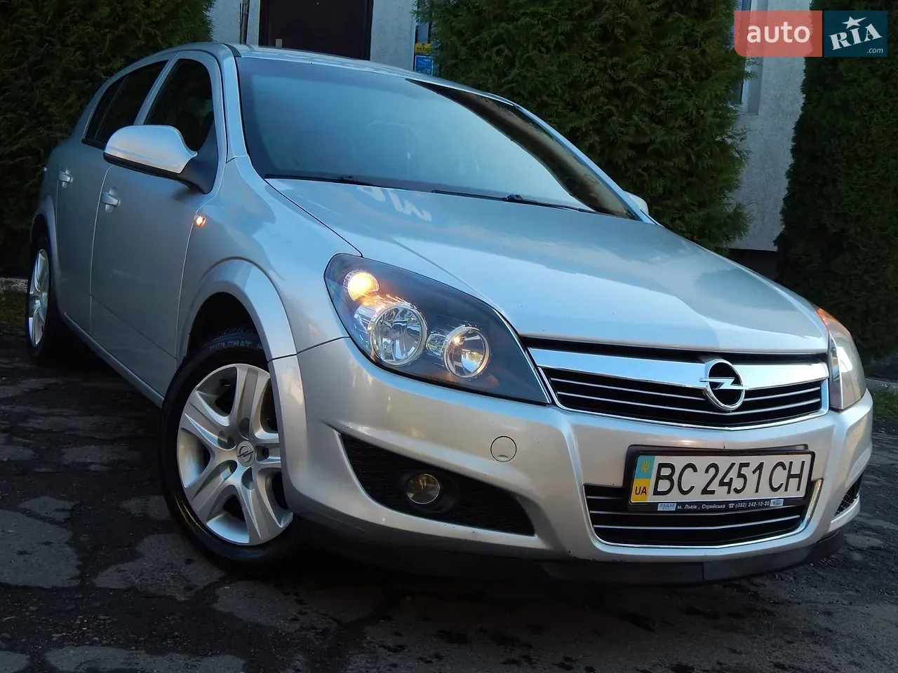 Opel Astra 2010 photo 3