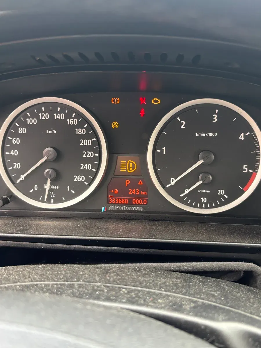 BMW 5 Series 2005 photo 2