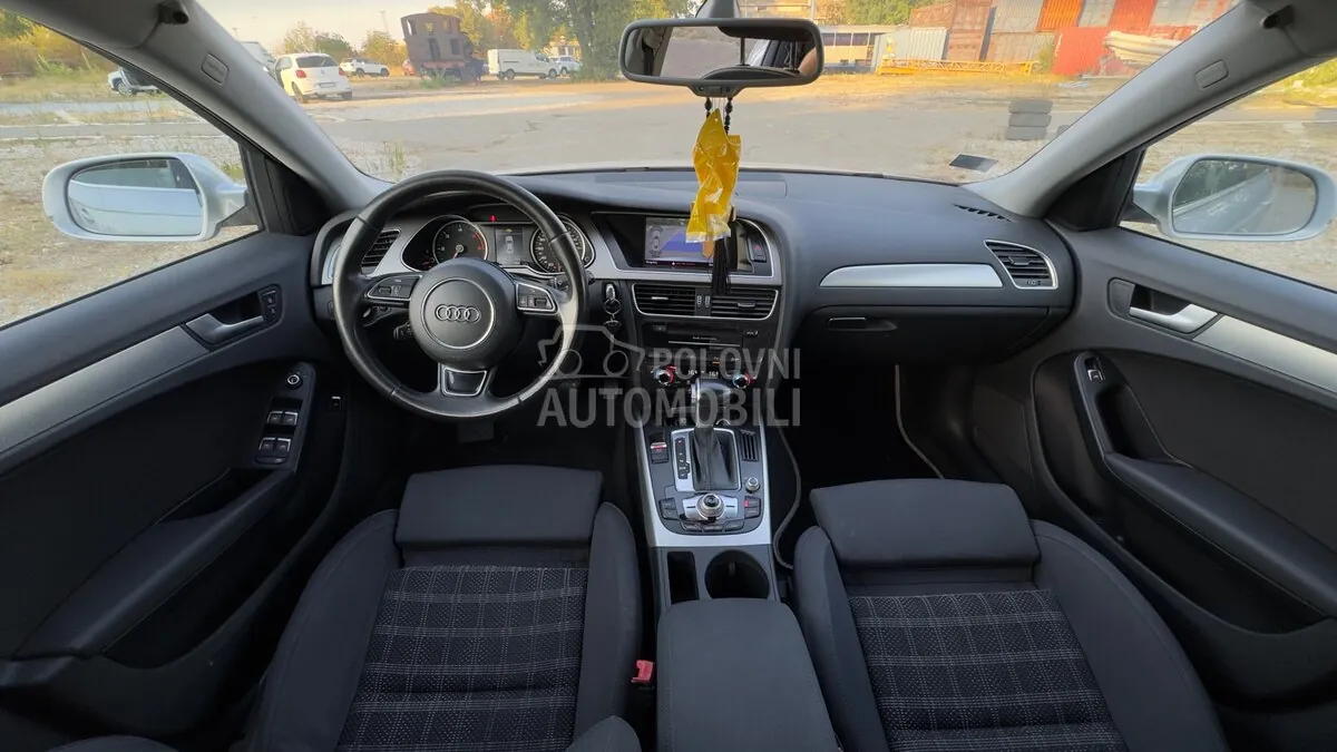 Audi A4 2013 photo 2
