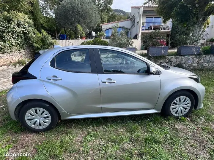 Toyota Yaris 2024 photo 3