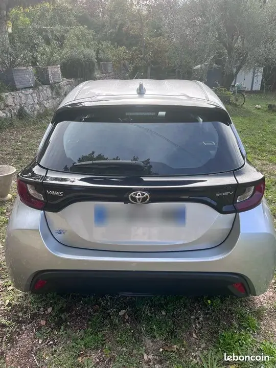 Toyota Yaris 2024 photo 2