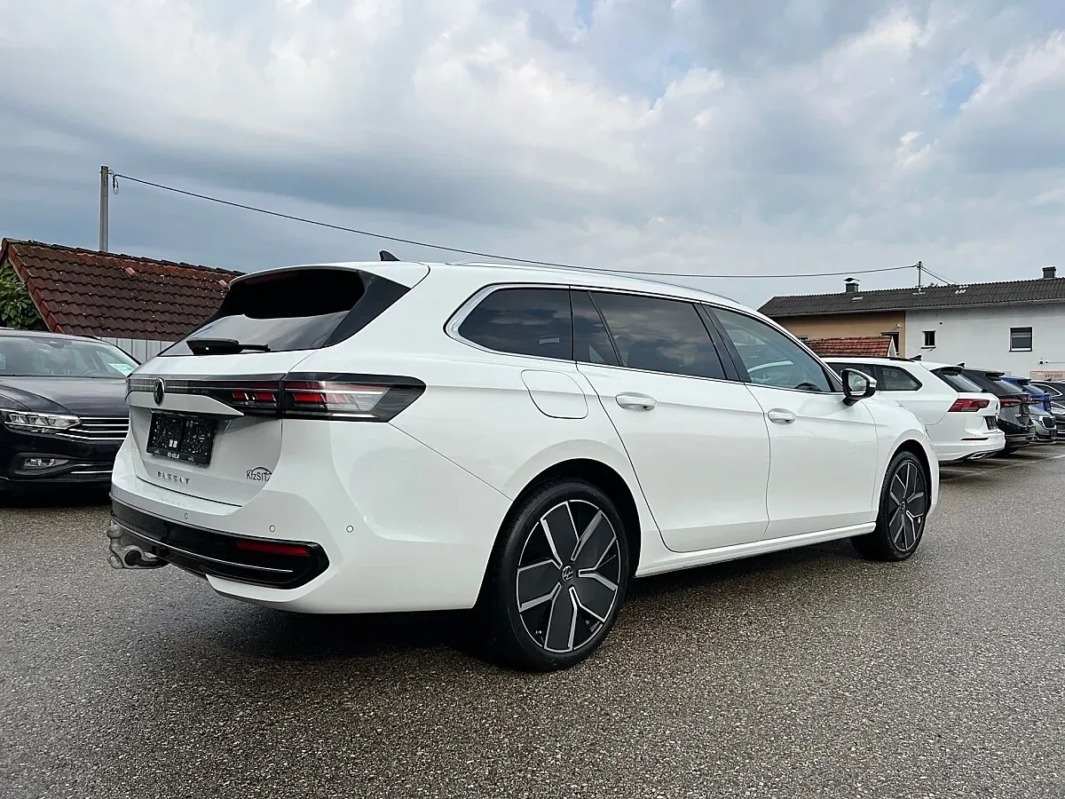 Volkswagen Passat 2024 photo 3
