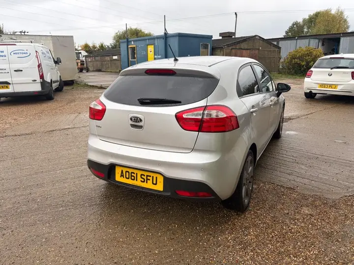 Kia Rio 2011 photo 4