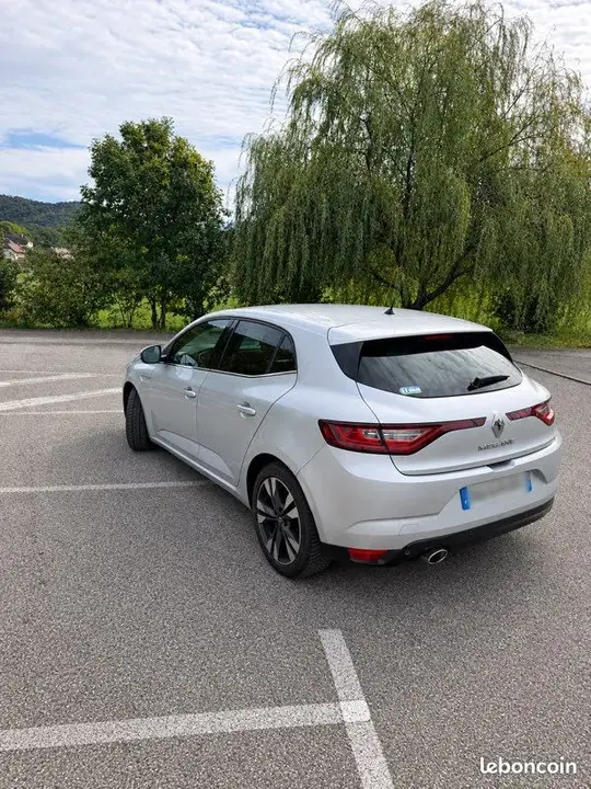 Renault Megane 2019 photo 2