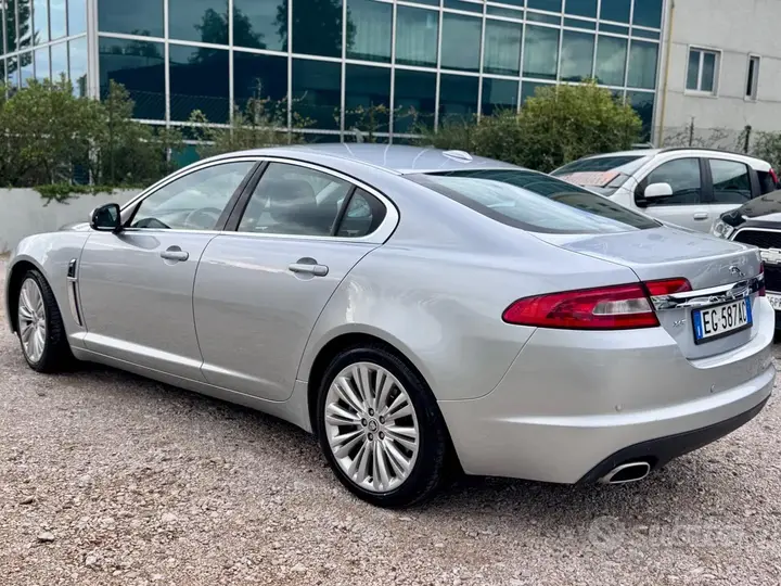 Jaguar Xf 2010 photo 2