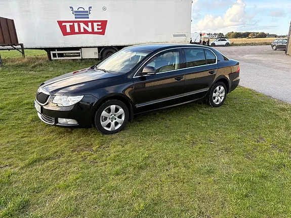Skoda Superb 2009 photo 2