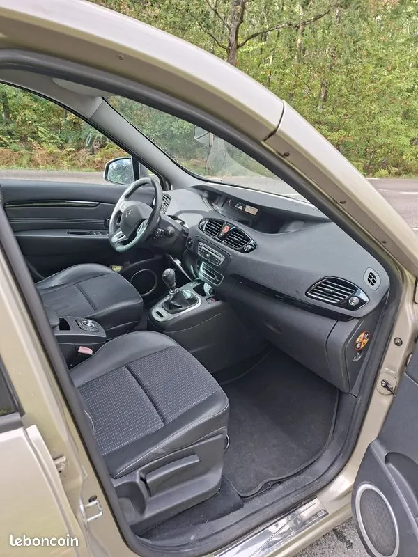 Renault Grand Scenic 2011 photo 3