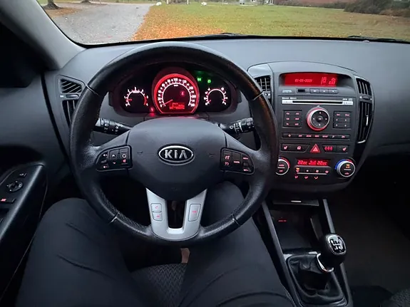 Kia Ceed 2010 photo 5