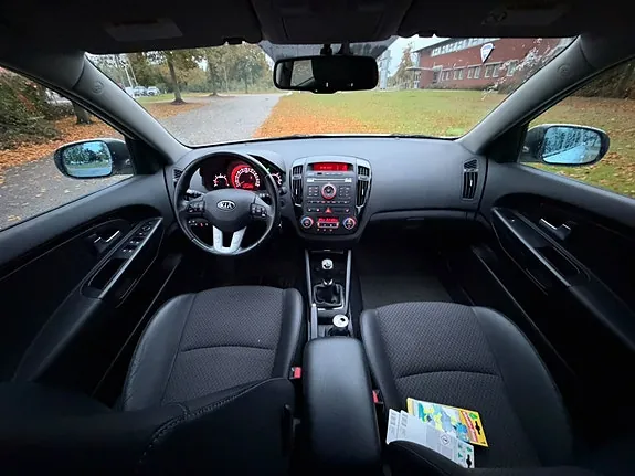 Kia Ceed 2010 photo 2