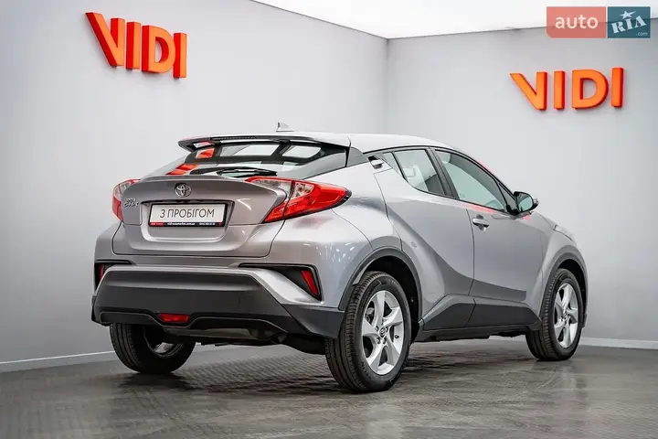 Toyota C-Hr 2018 photo 2